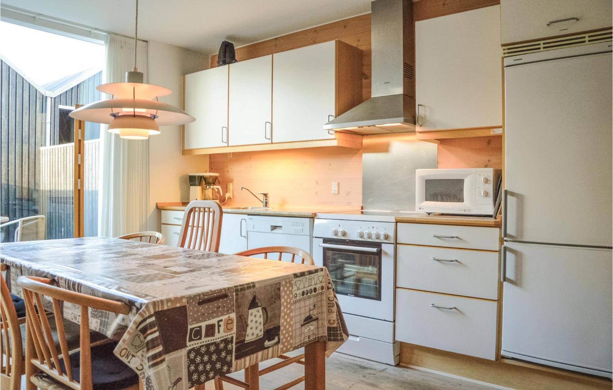 2 Bedroom Gorgeous Home In Hvide Sande Exterior photo